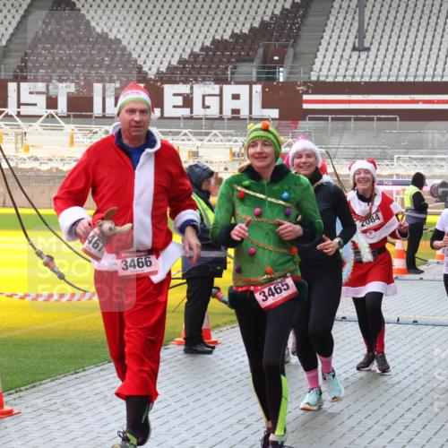 07.12.2025 - St. Pauli X-Mass-Run No. 15 Luisa Fischer http://msf.ph/oto/9387201 07.12.2025 11:44:14 Ziel 461, 3466, 3465, 2084, 3, 71, 364, 999, 1713, 1949, 1950, 2084, 2116, 2206, 2208, 2434, 2441, 2586, 2600, 2971, 3403, 3404, 3423, 3434, 3447, 3453, 3465, 3466, 3467, 3654, 3733, 3735, 3769, 3882, 3884, 3917, 3927, 3928, 3929, 4603 meine-sportfotos.de