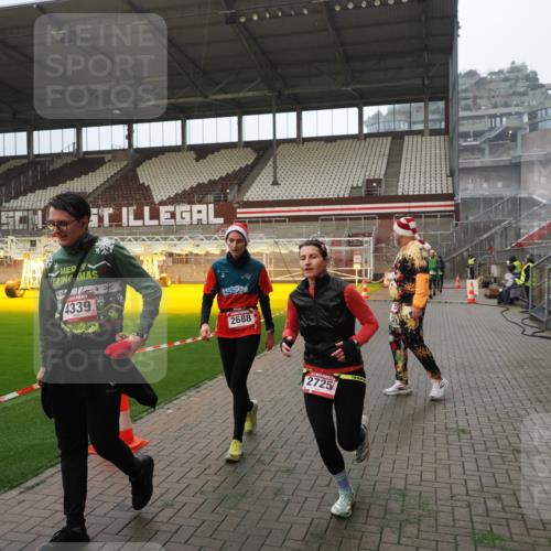 07.12.2025 - St. Pauli X-Mass-Run No. 15 Fabian Wolf http://msf.ph/oto/9387204 07.12.2025 10:17:30 Ziel 257, 268, 1161, 2688, 2725, 2952, 4114, 4127, 4339, 4764 meine-sportfotos.de