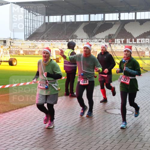 07.12.2025 - St. Pauli X-Mass-Run No. 15 Luisa Fischer http://msf.ph/oto/9387209 07.12.2025 10:22:24 Ziel 4321, 4322, 4323, 1371, 1488, 2817, 2818, 2819, 2927, 2944, 2945, 2997, 3431, 3736, 3999, 4000, 4158, 4169, 4170, 4321, 4322, 4323, 4415, 4774 meine-sportfotos.de
