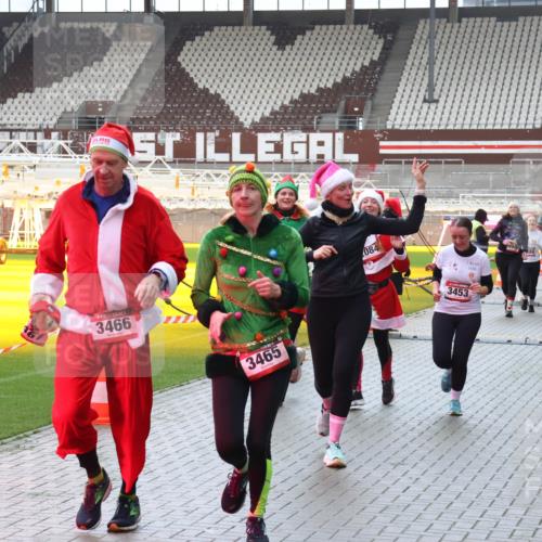 07.12.2025 - St. Pauli X-Mass-Run No. 15 Luisa Fischer http://msf.ph/oto/9387211 07.12.2025 11:44:15 Ziel 3466, 3465, 084, 3453, 949, 71, 364, 999, 1713, 1949, 1950, 2084, 2116, 2206, 2208, 2434, 2441, 2586, 2600, 2971, 3403, 3404, 3423, 3434, 3447, 3453, 3465, 3466, 3467, 3654, 3733, 3735, 3769, 3882, 3884, 3917, 3919, 3927, 3928, 3929, 4603 meine-sportfotos.de