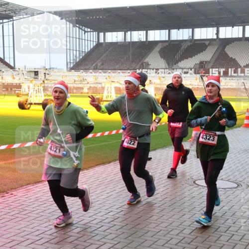 07.12.2025 - St. Pauli X-Mass-Run No. 15 Luisa Fischer http://msf.ph/oto/9387217 07.12.2025 10:22:24 Ziel 4321, 4322, 4323, 1371, 1488, 2817, 2818, 2819, 2927, 2944, 2945, 2997, 3431, 3736, 3999, 4000, 4158, 4169, 4170, 4321, 4322, 4323, 4415, 4774 meine-sportfotos.de