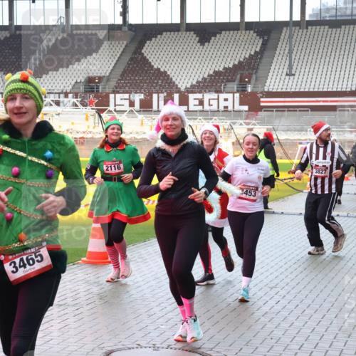 07.12.2025 - St. Pauli X-Mass-Run No. 15 Luisa Fischer http://msf.ph/oto/9387218 07.12.2025 11:44:17 Ziel 6, 3465, 2116, 453, 3827, 1950, 71, 364, 999, 1713, 1949, 1950, 2084, 2116, 2206, 2208, 2434, 2441, 2586, 2600, 2971, 3403, 3404, 3423, 3434, 3447, 3453, 3465, 3466, 3467, 3654, 3733, 3735, 3769, 3882, 3884, 3917, 3919, 3927, 3928, 3929, 4603 meine-sportfotos.de