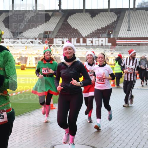 07.12.2025 - St. Pauli X-Mass-Run No. 15 Luisa Fischer http://msf.ph/oto/9387220 07.12.2025 11:44:17 Ziel 15, 3465, 211, 20, 3453, 3827, 71, 364, 999, 1713, 1949, 1950, 2084, 2116, 2206, 2208, 2434, 2441, 2586, 2600, 2971, 3403, 3404, 3423, 3434, 3447, 3453, 3465, 3466, 3467, 3654, 3733, 3735, 3769, 3882, 3884, 3917, 3919, 3927, 3928, 3929, 4603 meine-sportfotos.de