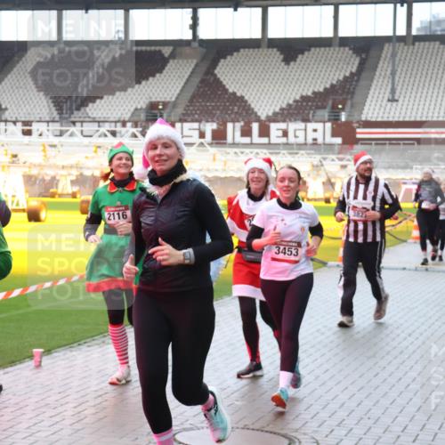 07.12.2025 - St. Pauli X-Mass-Run No. 15 Luisa Fischer http://msf.ph/oto/9387221 07.12.2025 11:44:17 Ziel 65, 2116, 3453, 3822, 71, 364, 999, 1713, 1949, 1950, 2084, 2116, 2206, 2208, 2434, 2441, 2586, 2600, 2971, 3403, 3404, 3423, 3434, 3447, 3453, 3465, 3466, 3467, 3654, 3733, 3735, 3769, 3882, 3884, 3917, 3919, 3927, 3928, 3929, 4603 meine-sportfotos.de