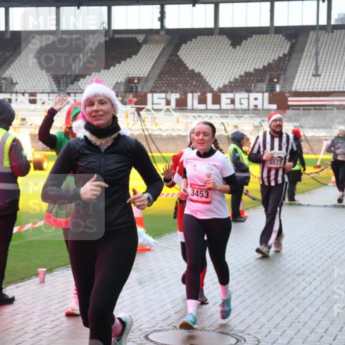 07.12.2025 - St. Pauli X-Mass-Run No. 15 Luisa Fischer http://msf.ph/oto/9387223 07.12.2025 11:44:18 Ziel 3453, 3827, 71, 364, 999, 1713, 1949, 1950, 2084, 2116, 2206, 2208, 2434, 2441, 2586, 2600, 2971, 3403, 3404, 3423, 3434, 3447, 3453, 3465, 3466, 3467, 3733, 3735, 3769, 3882, 3884, 3917, 3919, 3927, 3928, 3929, 4603 meine-sportfotos.de