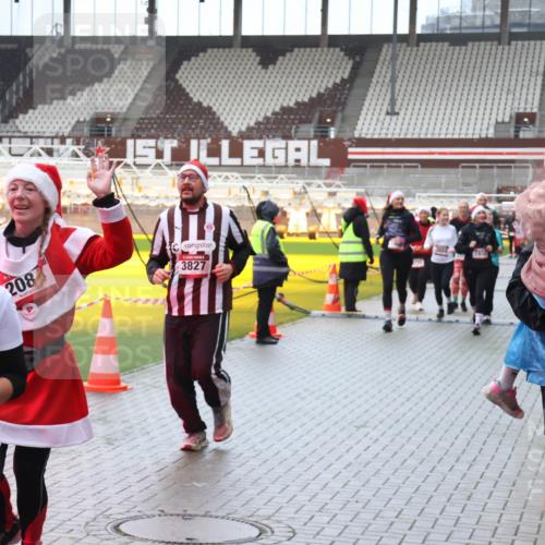 07.12.2025 - St. Pauli X-Mass-Run No. 15 Luisa Fischer http://msf.ph/oto/9387228 07.12.2025 11:44:19 Ziel 3453, 208, 3827, 93, 3, 71, 364, 999, 1713, 1949, 1950, 2084, 2116, 2206, 2208, 2434, 2441, 2586, 2600, 2971, 3403, 3404, 3423, 3434, 3447, 3453, 3465, 3466, 3467, 3733, 3735, 3769, 3845, 3882, 3884, 3917, 3919, 3927, 3928, 3929, 4603 meine-sportfotos.de