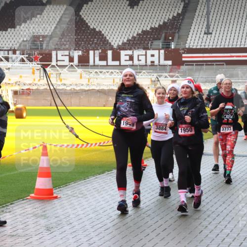 07.12.2025 - St. Pauli X-Mass-Run No. 15 Luisa Fischer http://msf.ph/oto/9387230 07.12.2025 11:44:23 Ziel 19, 3884, 1950, 3733, 2434, 71, 364, 999, 1713, 1949, 1950, 2084, 2116, 2434, 2436, 2441, 2586, 2600, 2971, 3403, 3404, 3447, 3453, 3465, 3466, 3467, 3733, 3735, 3769, 3829, 3830, 3831, 3845, 3882, 3884, 3917, 3919, 3927, 3928, 3929, 4603 meine-sportfotos.de