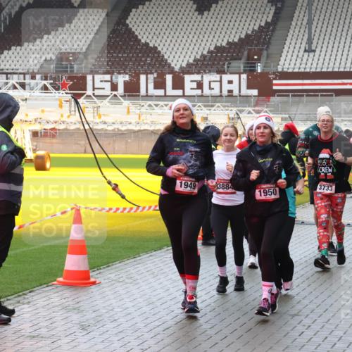 07.12.2025 - St. Pauli X-Mass-Run No. 15 Luisa Fischer http://msf.ph/oto/9387231 07.12.2025 11:44:23 Ziel 1949, 3884, 1950, 3733, 2434, 71, 364, 999, 1713, 1949, 1950, 2084, 2116, 2434, 2436, 2441, 2586, 2600, 2971, 3403, 3404, 3447, 3453, 3465, 3466, 3467, 3733, 3735, 3769, 3829, 3830, 3831, 3845, 3882, 3884, 3917, 3919, 3927, 3928, 3929, 4603 meine-sportfotos.de