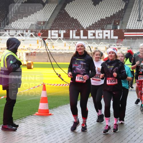 07.12.2025 - St. Pauli X-Mass-Run No. 15 Luisa Fischer http://msf.ph/oto/9387234 07.12.2025 11:44:24 Ziel 1949, 884, 1950, 3733, 2434, 71, 364, 999, 1713, 1949, 1950, 2084, 2116, 2434, 2436, 2441, 2586, 2600, 2971, 3403, 3404, 3447, 3453, 3465, 3466, 3467, 3733, 3735, 3769, 3829, 3830, 3831, 3845, 3882, 3884, 3919, 3927, 3928, 3929, 4003, 4603 meine-sportfotos.de