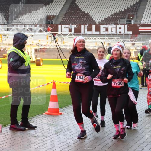07.12.2025 - St. Pauli X-Mass-Run No. 15 Luisa Fischer http://msf.ph/oto/9387235 07.12.2025 11:44:24 Ziel 194, 88, 1950, 3733, 2434, 71, 364, 999, 1713, 1949, 1950, 2084, 2116, 2434, 2436, 2441, 2586, 2600, 2971, 3403, 3404, 3447, 3453, 3465, 3466, 3467, 3733, 3735, 3769, 3829, 3830, 3831, 3845, 3882, 3884, 3919, 3927, 3928, 3929, 4003, 4603 meine-sportfotos.de