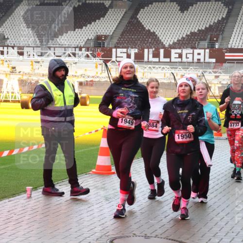 07.12.2025 - St. Pauli X-Mass-Run No. 15 Luisa Fischer http://msf.ph/oto/9387236 07.12.2025 11:44:24 Ziel 670, 1949, 884, 1950, 3733, 2434, 71, 364, 999, 1713, 1949, 1950, 2084, 2116, 2434, 2436, 2441, 2586, 2600, 2971, 3403, 3404, 3447, 3453, 3465, 3466, 3467, 3733, 3735, 3769, 3829, 3830, 3831, 3845, 3882, 3884, 3919, 3927, 3928, 3929, 4003, 4603 meine-sportfotos.de
