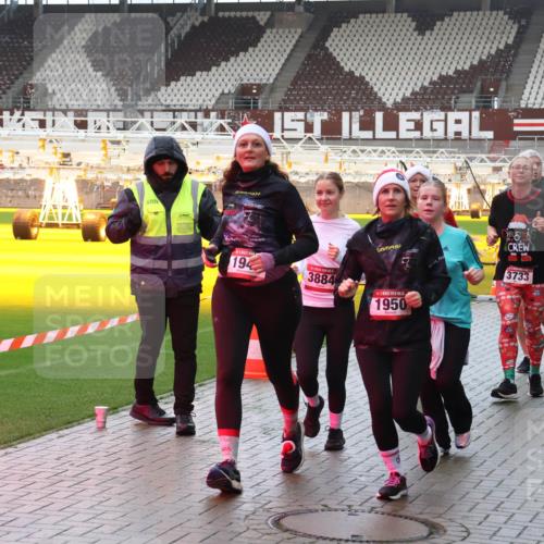 07.12.2025 - St. Pauli X-Mass-Run No. 15 Luisa Fischer http://msf.ph/oto/9387238 07.12.2025 11:44:25 Ziel 6709, 194, 3884, 1, 1950, 3733, 2434, 71, 364, 365, 999, 1713, 1949, 1950, 2084, 2116, 2434, 2436, 2441, 2586, 2600, 2971, 3086, 3403, 3404, 3447, 3453, 3465, 3466, 3467, 3733, 3735, 3769, 3829, 3830, 3831, 3845, 3882, 3884, 3919, 3927, 3928, 3929, 4003, 4603 meine-sportfotos.de