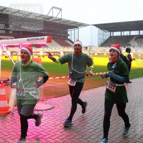 07.12.2025 - St. Pauli X-Mass-Run No. 15 Luisa Fischer http://msf.ph/oto/9387240 07.12.2025 10:22:25 Ziel 4321, 322, 1323, 1371, 1488, 2817, 2818, 2819, 2944, 2945, 2997, 3431, 3736, 3999, 4000, 4158, 4169, 4170, 4321, 4322, 4323, 4415, 4774 meine-sportfotos.de