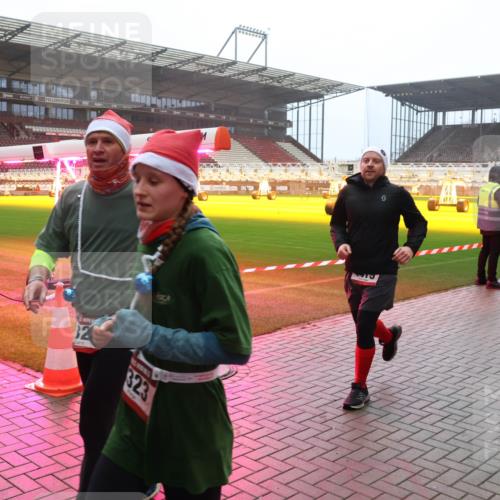 07.12.2025 - St. Pauli X-Mass-Run No. 15 Luisa Fischer http://msf.ph/oto/9387243 07.12.2025 10:22:26 Ziel 32, 323, 1371, 1488, 2817, 2818, 2819, 2944, 2945, 2997, 3431, 3736, 3999, 4000, 4158, 4169, 4170, 4321, 4322, 4323, 4415, 4774 meine-sportfotos.de