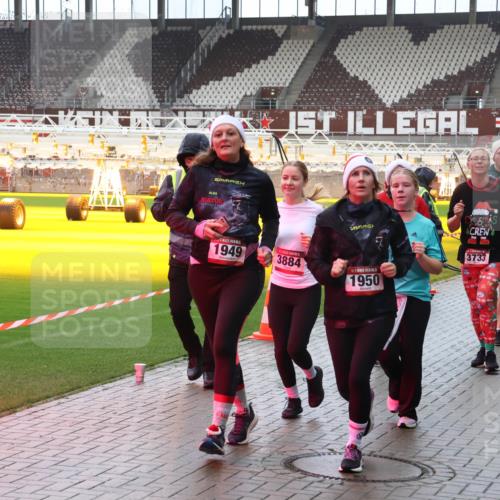 07.12.2025 - St. Pauli X-Mass-Run No. 15 Luisa Fischer http://msf.ph/oto/9387247 07.12.2025 11:44:25 Ziel 1949, 3884, 1950, 3733, 2434, 71, 364, 365, 999, 1713, 1949, 1950, 2084, 2116, 2434, 2436, 2441, 2586, 2600, 2971, 3086, 3403, 3404, 3447, 3453, 3465, 3466, 3467, 3733, 3735, 3769, 3829, 3830, 3831, 3845, 3882, 3884, 3919, 3927, 3928, 3929, 4003, 4603 meine-sportfotos.de