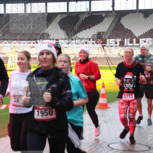 07.12.2025 - St. Pauli X-Mass-Run No. 15 Luisa Fischer http://msf.ph/oto/9387254 07.12.2025 11:44:27 Ziel 1949, 38, 1950, 3733, 71, 364, 365, 999, 1713, 1949, 1950, 2084, 2116, 2434, 2436, 2441, 2586, 2600, 2971, 3086, 3403, 3404, 3447, 3453, 3465, 3466, 3467, 3733, 3735, 3769, 3829, 3830, 3831, 3845, 3882, 3884, 3919, 3927, 3928, 3929, 4003, 4603 meine-sportfotos.de