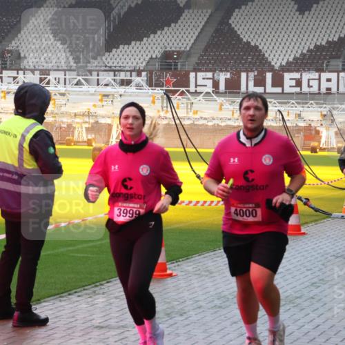 07.12.2025 - St. Pauli X-Mass-Run No. 15 Luisa Fischer http://msf.ph/oto/9387257 07.12.2025 10:22:30 Ziel 3999, 4000, 1488, 1371, 1488, 2184, 2817, 2818, 2819, 2944, 2945, 3431, 3736, 3999, 4000, 4321, 4322, 4323, 4415, 4771, 4774, 4781 meine-sportfotos.de