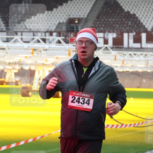 07.12.2025 - St. Pauli X-Mass-Run No. 15 Luisa Fischer http://msf.ph/oto/9387270 07.12.2025 11:44:31 Ziel 15, 2434, 71, 365, 999, 1949, 1950, 2084, 2116, 2434, 2436, 2441, 2586, 2600, 2971, 3086, 3403, 3404, 3447, 3453, 3465, 3466, 3467, 3733, 3735, 3769, 3829, 3830, 3831, 3845, 3882, 3884, 3919, 3927, 3928, 3929, 4003, 4603 meine-sportfotos.de