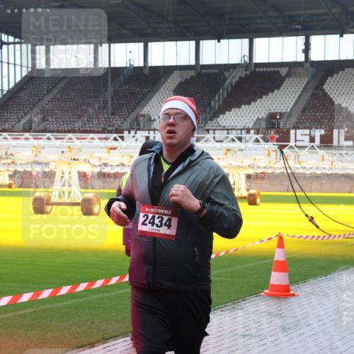 07.12.2025 - St. Pauli X-Mass-Run No. 15 Luisa Fischer http://msf.ph/oto/9387274 07.12.2025 11:44:32 Ziel 15, 2434, 71, 365, 999, 1949, 1950, 2084, 2116, 2434, 2436, 2441, 2586, 2600, 2971, 3086, 3403, 3404, 3447, 3453, 3465, 3466, 3467, 3733, 3735, 3769, 3829, 3830, 3831, 3845, 3882, 3884, 3919, 3927, 3928, 3929, 4003, 4603 meine-sportfotos.de