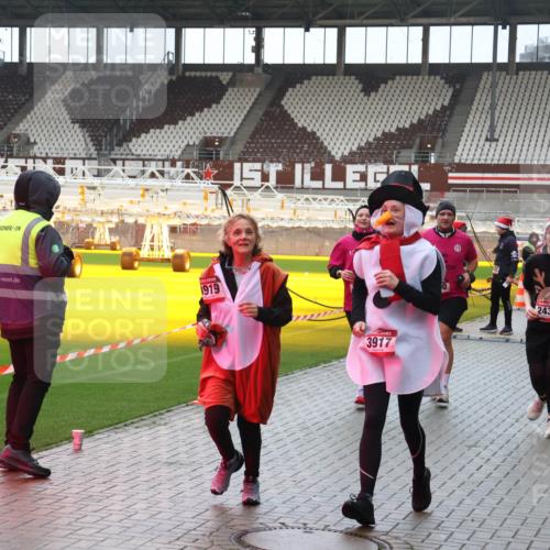 07.12.2025 - St. Pauli X-Mass-Run No. 15 Luisa Fischer http://msf.ph/oto/9387277 07.12.2025 11:44:39 Ziel 1919, 3917, 2436, 3845, 71, 365, 999, 1933, 1949, 1950, 2084, 2116, 2181, 2424, 2434, 2436, 2441, 2586, 2600, 3043, 3086, 3168, 3403, 3404, 3453, 3465, 3466, 3467, 3733, 3735, 3769, 3829, 3830, 3831, 3845, 3882, 3884, 3919, 3927, 3928, 3929, 4003 meine-sportfotos.de