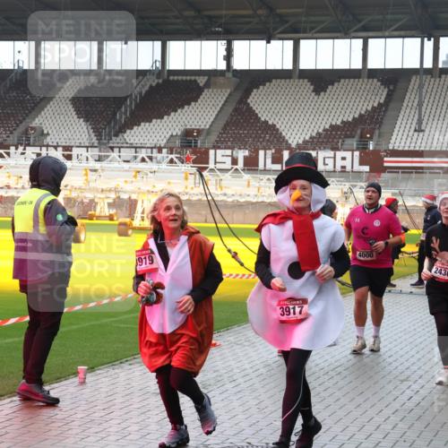 07.12.2025 - St. Pauli X-Mass-Run No. 15 Luisa Fischer http://msf.ph/oto/9387278 07.12.2025 11:44:39 Ziel 919, 3917, 4000, 2436, 3845, 3831, 71, 365, 999, 1933, 1949, 1950, 2084, 2116, 2181, 2424, 2434, 2436, 2441, 2586, 2600, 3043, 3086, 3168, 3403, 3404, 3453, 3465, 3466, 3467, 3733, 3735, 3769, 3829, 3830, 3831, 3845, 3882, 3884, 3919, 3927, 3928, 3929, 4003 meine-sportfotos.de