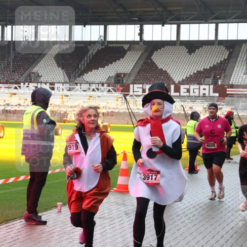 07.12.2025 - St. Pauli X-Mass-Run No. 15 Luisa Fischer http://msf.ph/oto/9387280 07.12.2025 11:44:40 Ziel 919, 1, 3917, 4000, 436, 3845, 3831, 365, 999, 1933, 1949, 1950, 2084, 2116, 2181, 2424, 2434, 2436, 2441, 2586, 2600, 3043, 3086, 3168, 3403, 3404, 3453, 3465, 3466, 3467, 3733, 3735, 3769, 3829, 3830, 3831, 3845, 3882, 3884, 3919, 3927, 3928, 3929, 3930, 4003 meine-sportfotos.de
