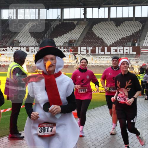 07.12.2025 - St. Pauli X-Mass-Run No. 15 Luisa Fischer http://msf.ph/oto/9387283 07.12.2025 11:44:41 Ziel 15, 3917, 3999, 4000, 2436, 1933, 3831, 365, 999, 1933, 1949, 1950, 2084, 2116, 2181, 2424, 2434, 2436, 2441, 2586, 2600, 3043, 3086, 3168, 3403, 3404, 3453, 3465, 3466, 3467, 3733, 3735, 3769, 3829, 3830, 3831, 3845, 3882, 3884, 3919, 3927, 3928, 3929, 3930, 4003 meine-sportfotos.de