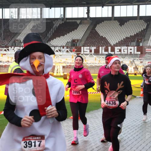 07.12.2025 - St. Pauli X-Mass-Run No. 15 Luisa Fischer http://msf.ph/oto/9387285 07.12.2025 11:44:41 Ziel 15, 3917, 3999, 5, 2436, 3831, 4003, 365, 999, 1933, 1949, 1950, 2084, 2116, 2181, 2424, 2434, 2436, 2441, 2586, 2600, 3043, 3086, 3168, 3403, 3404, 3453, 3465, 3466, 3467, 3733, 3735, 3769, 3829, 3830, 3831, 3845, 3882, 3884, 3919, 3927, 3928, 3929, 3930, 4003 meine-sportfotos.de