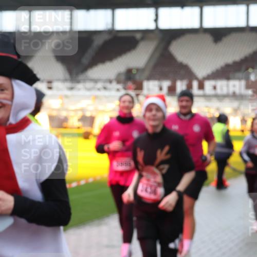 07.12.2025 - St. Pauli X-Mass-Run No. 15 Luisa Fischer http://msf.ph/oto/9387286 07.12.2025 11:44:41 Ziel 1436, 365, 999, 1933, 1949, 1950, 2084, 2116, 2181, 2424, 2434, 2436, 2441, 2586, 2600, 3043, 3086, 3168, 3403, 3404, 3453, 3465, 3466, 3467, 3733, 3735, 3769, 3829, 3830, 3831, 3845, 3882, 3884, 3919, 3927, 3928, 3929, 3930, 4003 meine-sportfotos.de