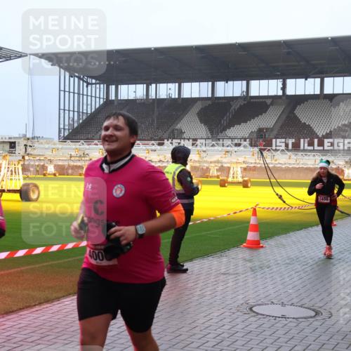 07.12.2025 - St. Pauli X-Mass-Run No. 15 Luisa Fischer http://msf.ph/oto/9387292 07.12.2025 10:22:32 Ziel 339, 400, 1488, 1371, 3736, 2819, 1371, 1488, 2184, 2817, 2818, 2819, 2944, 2945, 3431, 3736, 3999, 4000, 4321, 4322, 4323, 4415, 4771, 4774, 4781 meine-sportfotos.de