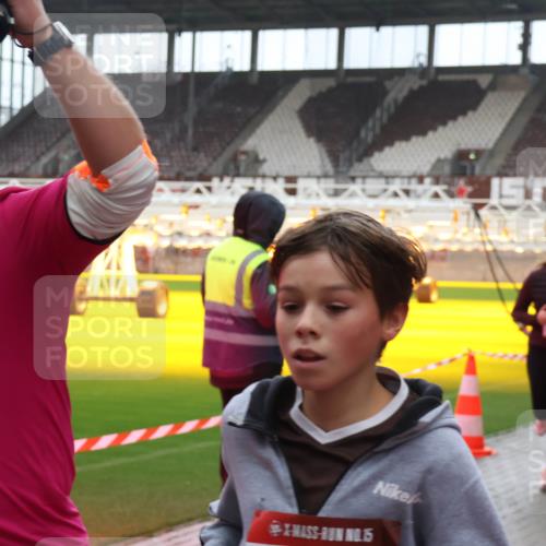 07.12.2025 - St. Pauli X-Mass-Run No. 15 Luisa Fischer http://msf.ph/oto/9387305 07.12.2025 11:44:44 Ziel 1910, 00, 15, 365, 999, 1933, 1949, 1950, 1965, 1968, 1972, 2116, 2181, 2424, 2434, 2436, 2441, 2586, 2600, 3043, 3086, 3168, 3403, 3404, 3453, 3733, 3735, 3829, 3830, 3831, 3845, 3882, 3884, 3919, 3927, 3928, 3929, 3930, 4003 meine-sportfotos.de