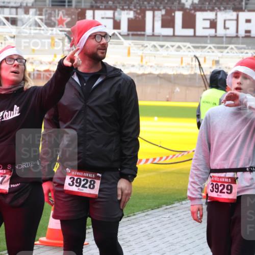 07.12.2025 - St. Pauli X-Mass-Run No. 15 Luisa Fischer http://msf.ph/oto/9387306 07.12.2025 11:45:05 Ziel 15, 3927, 15, 15, 3929, 3928, 05, 72, 365, 1281, 1933, 1938, 1965, 1968, 1972, 2122, 2156, 2181, 2246, 2263, 2424, 2436, 2644, 3043, 3086, 3168, 3552, 3553, 3605, 3624, 3630, 3829, 3830, 3831, 3845, 3930, 4003, 4103 meine-sportfotos.de