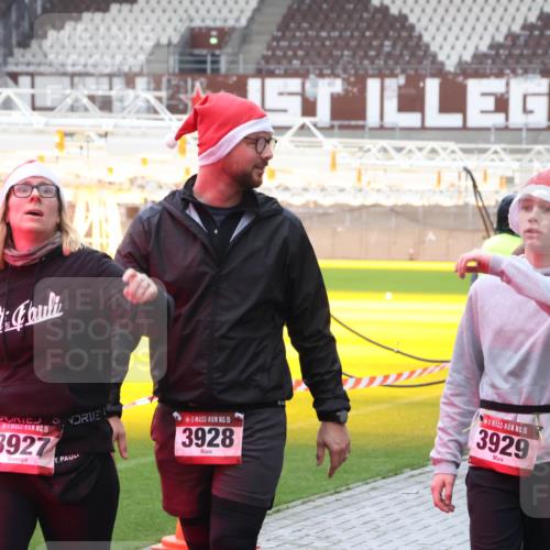 07.12.2025 - St. Pauli X-Mass-Run No. 15 Luisa Fischer http://msf.ph/oto/9387307 07.12.2025 11:45:05 Ziel 15, 3927, 15, 3928, 15, 3929, 365, 1281, 1933, 1938, 1965, 1968, 1972, 2122, 2156, 2181, 2246, 2263, 2424, 2436, 2644, 3043, 3086, 3168, 3552, 3553, 3605, 3624, 3630, 3829, 3830, 3831, 3845, 3930, 4003, 4103 meine-sportfotos.de