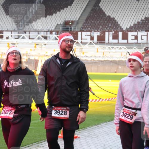 07.12.2025 - St. Pauli X-Mass-Run No. 15 Luisa Fischer http://msf.ph/oto/9387309 07.12.2025 11:45:06 Ziel 15, 3927, 15, 3928, 15, 3929, 365, 1281, 1933, 1938, 1965, 1968, 1972, 2122, 2156, 2181, 2246, 2263, 2424, 2436, 2644, 3043, 3086, 3168, 3552, 3553, 3605, 3624, 3630, 3829, 3830, 3831, 3845, 3930, 4003, 4103 meine-sportfotos.de