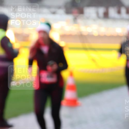 07.12.2025 - St. Pauli X-Mass-Run No. 15 Luisa Fischer http://msf.ph/oto/9387312 07.12.2025 10:22:34 Ziel 1371, 1488, 2184, 2817, 2818, 2819, 2944, 2945, 3431, 3736, 3999, 4000, 4321, 4322, 4323, 4415, 4771, 4774, 4781 meine-sportfotos.de