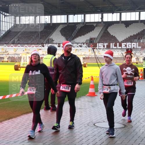 07.12.2025 - St. Pauli X-Mass-Run No. 15 Luisa Fischer http://msf.ph/oto/9387315 07.12.2025 11:45:07 Ziel 3403, 3927, 3928, 3929, 1972, 1965, 228, 365, 1281, 1933, 1938, 1965, 1968, 1972, 2122, 2156, 2181, 2246, 2263, 2424, 2436, 2644, 3043, 3086, 3168, 3552, 3553, 3605, 3624, 3630, 3829, 3830, 3831, 3845, 3930, 4003, 4103 meine-sportfotos.de