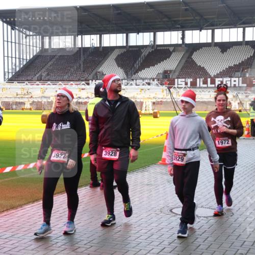 07.12.2025 - St. Pauli X-Mass-Run No. 15 Luisa Fischer http://msf.ph/oto/9387316 07.12.2025 11:45:07 Ziel 3403, 3927, 3928, 3929, 1972, 1965, 228, 365, 1281, 1933, 1938, 1965, 1968, 1972, 2122, 2156, 2181, 2246, 2263, 2424, 2436, 2644, 3043, 3086, 3168, 3552, 3553, 3605, 3624, 3630, 3829, 3830, 3831, 3845, 3930, 4003, 4103 meine-sportfotos.de