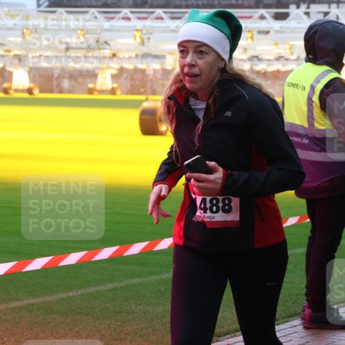 07.12.2025 - St. Pauli X-Mass-Run No. 15 Luisa Fischer http://msf.ph/oto/9387323 07.12.2025 10:22:35 Ziel 488, 1371, 1488, 2184, 2817, 2818, 2819, 2944, 2945, 3431, 3736, 3999, 4000, 4321, 4322, 4323, 4415, 4771, 4774, 4781 meine-sportfotos.de