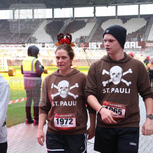 07.12.2025 - St. Pauli X-Mass-Run No. 15 Luisa Fischer http://msf.ph/oto/9387330 07.12.2025 11:45:10 Ziel 15, 392, 15, 1972, 15, 1965, 228, 365, 1281, 1933, 1938, 1965, 1968, 1972, 2122, 2156, 2181, 2246, 2263, 2424, 2436, 2644, 3043, 3086, 3168, 3492, 3529, 3530, 3552, 3553, 3605, 3624, 3630, 3920, 3921, 3930, 4003, 4103 meine-sportfotos.de