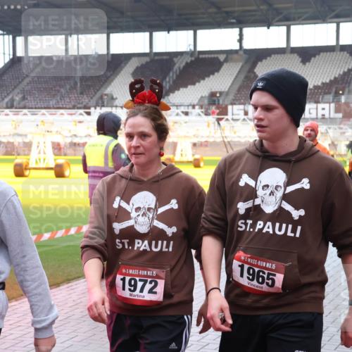 07.12.2025 - St. Pauli X-Mass-Run No. 15 Luisa Fischer http://msf.ph/oto/9387331 07.12.2025 11:45:10 Ziel 151, 15, 29, 15, 1972, 15, 1965, 228, 365, 1281, 1933, 1938, 1965, 1968, 1972, 2122, 2156, 2181, 2246, 2263, 2424, 2436, 2644, 3043, 3086, 3168, 3492, 3529, 3530, 3552, 3553, 3605, 3624, 3630, 3920, 3921, 3930, 4003, 4103 meine-sportfotos.de