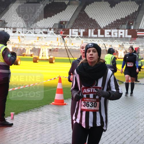 07.12.2025 - St. Pauli X-Mass-Run No. 15 Luisa Fischer http://msf.ph/oto/9387353 07.12.2025 11:45:21 Ziel 1, 15, 3630, 3930, 2122, 228, 291, 1281, 1933, 1938, 1965, 1968, 1972, 2122, 2156, 2181, 2246, 2263, 2424, 2644, 2844, 3043, 3168, 3485, 3489, 3492, 3529, 3530, 3552, 3553, 3575, 3578, 3605, 3624, 3630, 3920, 3921, 3930, 4103 meine-sportfotos.de