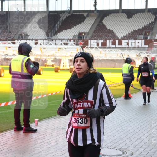 07.12.2025 - St. Pauli X-Mass-Run No. 15 Luisa Fischer http://msf.ph/oto/9387356 07.12.2025 11:45:21 Ziel 15, 3630, 3930, 2122, 228, 291, 1281, 1933, 1938, 1965, 1968, 1972, 2122, 2156, 2181, 2246, 2263, 2424, 2644, 2844, 3043, 3168, 3485, 3489, 3492, 3529, 3530, 3552, 3553, 3575, 3578, 3605, 3624, 3630, 3920, 3921, 3930, 4103 meine-sportfotos.de