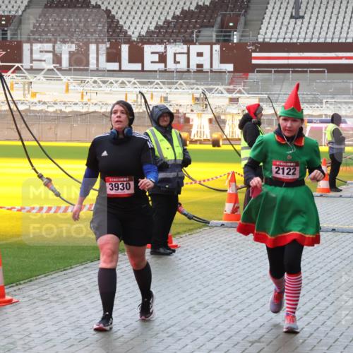 07.12.2025 - St. Pauli X-Mass-Run No. 15 Luisa Fischer http://msf.ph/oto/9387368 07.12.2025 11:45:24 Ziel 3930, 656, 2122, 2156, 2263, 228, 291, 1281, 1938, 1965, 1968, 1972, 2122, 2156, 2181, 2246, 2263, 2624, 2644, 2844, 3485, 3489, 3492, 3529, 3530, 3552, 3553, 3575, 3578, 3605, 3624, 3630, 3920, 3921, 3930, 4103 meine-sportfotos.de
