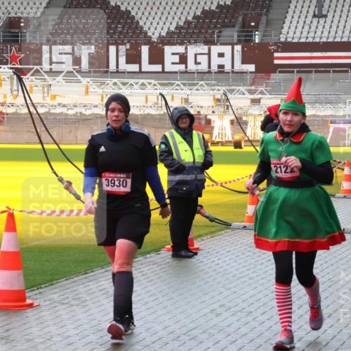 07.12.2025 - St. Pauli X-Mass-Run No. 15 Luisa Fischer http://msf.ph/oto/9387369 07.12.2025 11:45:24 Ziel 3930, 656, 212, 2156, 228, 291, 1281, 1938, 1965, 1968, 1972, 2122, 2156, 2181, 2246, 2263, 2624, 2644, 2844, 3485, 3489, 3492, 3529, 3530, 3552, 3553, 3575, 3578, 3605, 3624, 3630, 3920, 3921, 3930, 4103 meine-sportfotos.de
