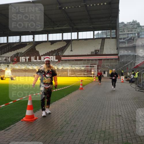 07.12.2025 - St. Pauli X-Mass-Run No. 15 Fabian Wolf http://msf.ph/oto/9387375 07.12.2025 10:17:43 Ziel 1161, 1162, 1963, 2663, 2725, 2952, 3804, 4127 meine-sportfotos.de