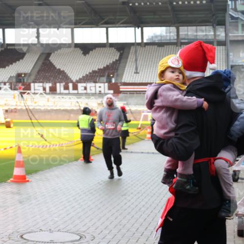 07.12.2025 - St. Pauli X-Mass-Run No. 15 Luisa Fischer http://msf.ph/oto/9387378 07.12.2025 11:45:31 Ziel 228, 291, 1281, 1938, 1968, 1972, 2122, 2156, 2246, 2263, 2372, 2624, 2644, 2844, 3485, 3489, 3492, 3529, 3530, 3552, 3553, 3573, 3575, 3578, 3605, 3624, 3630, 3920, 3921, 4103 meine-sportfotos.de