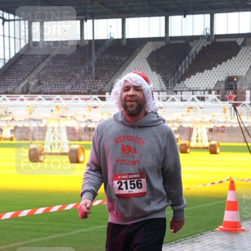 07.12.2025 - St. Pauli X-Mass-Run No. 15 Luisa Fischer http://msf.ph/oto/9387382 07.12.2025 11:45:35 Ziel 15, 2156, 228, 291, 1281, 1938, 2122, 2156, 2246, 2263, 2372, 2624, 2644, 2844, 3485, 3489, 3492, 3529, 3530, 3552, 3553, 3573, 3575, 3578, 3605, 3624, 3630, 3774, 3920, 3921, 4103 meine-sportfotos.de