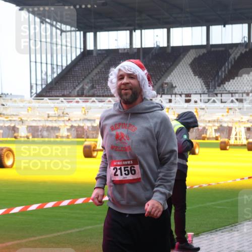 07.12.2025 - St. Pauli X-Mass-Run No. 15 Luisa Fischer http://msf.ph/oto/9387383 07.12.2025 11:45:35 Ziel 15, 2156, 228, 291, 1281, 1938, 2122, 2156, 2246, 2263, 2372, 2624, 2644, 2844, 3485, 3489, 3492, 3529, 3530, 3552, 3553, 3573, 3575, 3578, 3605, 3624, 3630, 3774, 3920, 3921, 4103 meine-sportfotos.de