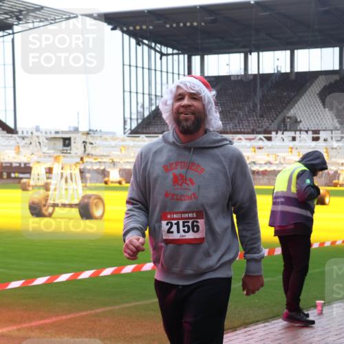 07.12.2025 - St. Pauli X-Mass-Run No. 15 Luisa Fischer http://msf.ph/oto/9387385 07.12.2025 11:45:36 Ziel 15, 2156, 228, 291, 1281, 1938, 2122, 2156, 2246, 2263, 2372, 2624, 2644, 2844, 3485, 3489, 3492, 3529, 3530, 3552, 3553, 3573, 3575, 3578, 3605, 3624, 3630, 3774, 3920, 3921, 4103 meine-sportfotos.de