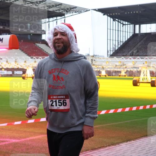 07.12.2025 - St. Pauli X-Mass-Run No. 15 Luisa Fischer http://msf.ph/oto/9387390 07.12.2025 11:45:36 Ziel 15, 2156, 228, 291, 1281, 1938, 2122, 2156, 2246, 2263, 2372, 2624, 2644, 2844, 3485, 3489, 3492, 3529, 3530, 3552, 3553, 3573, 3575, 3578, 3605, 3624, 3630, 3774, 3920, 3921, 4103 meine-sportfotos.de